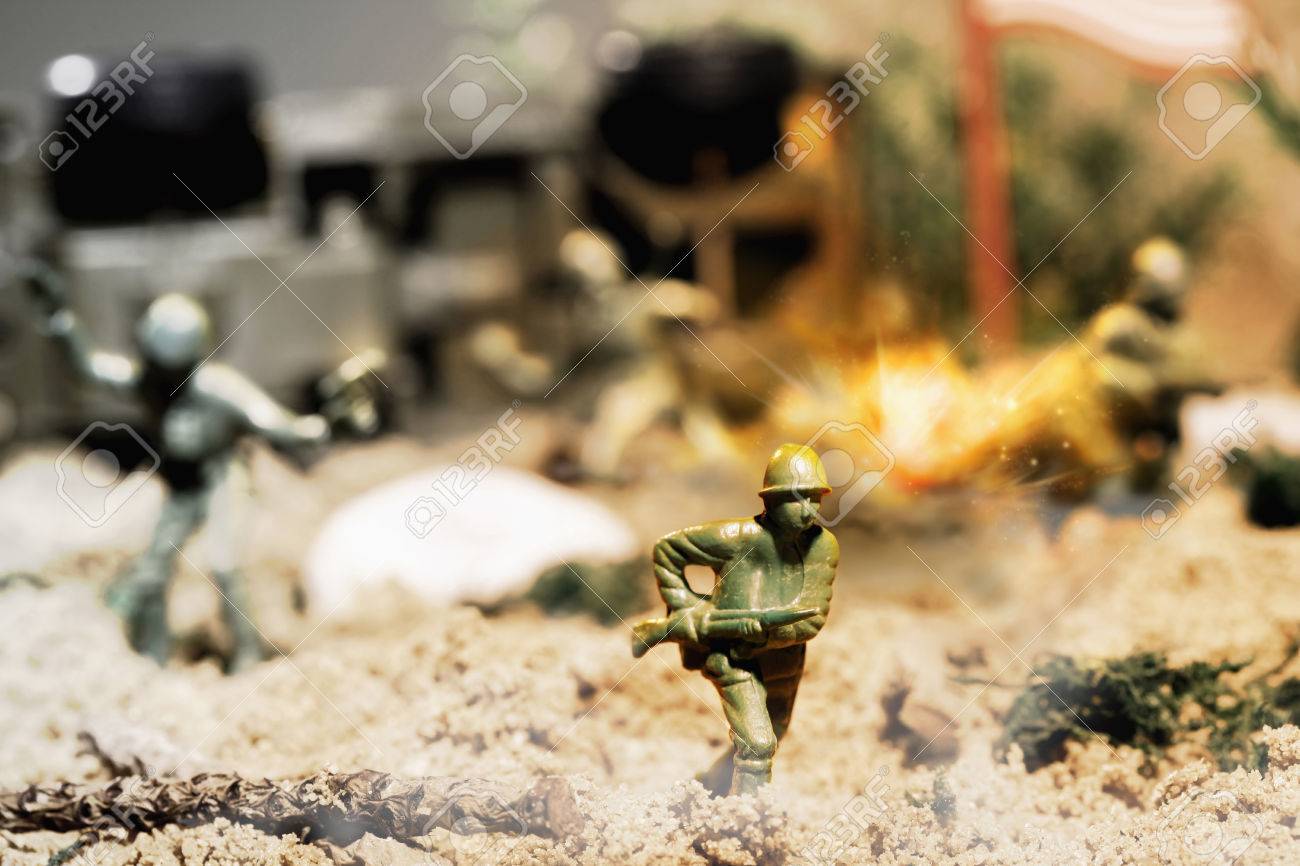 army men fighting