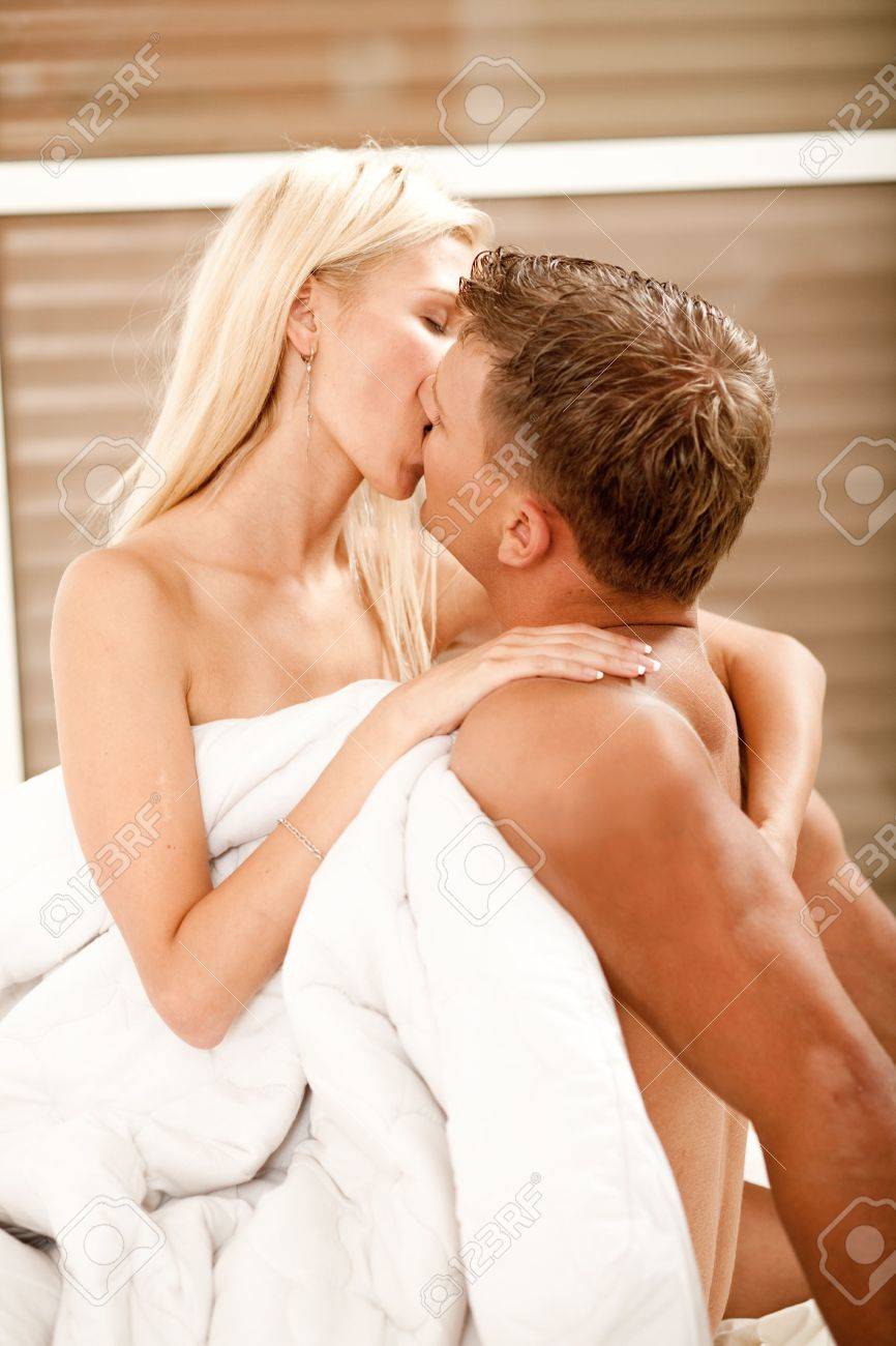 ホットの白人カップル ハード キス、性交時にの写真素材・画像素材 Image 5674052