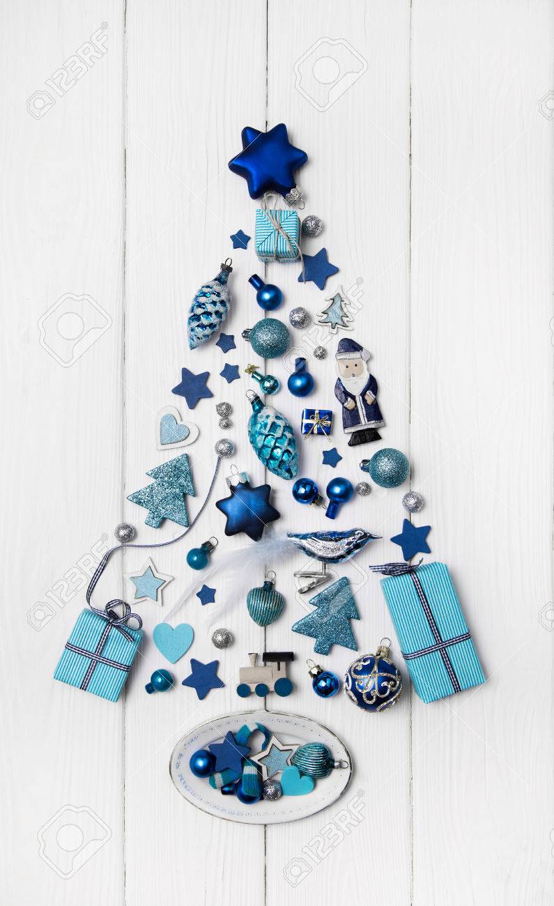 Arbre Bleu Et Turquoise No L De Petites Miniatures Sur Fond En Bois Arbre Bleu Et Turquoise No L De Petites Miniatures Sur Fond En Bois