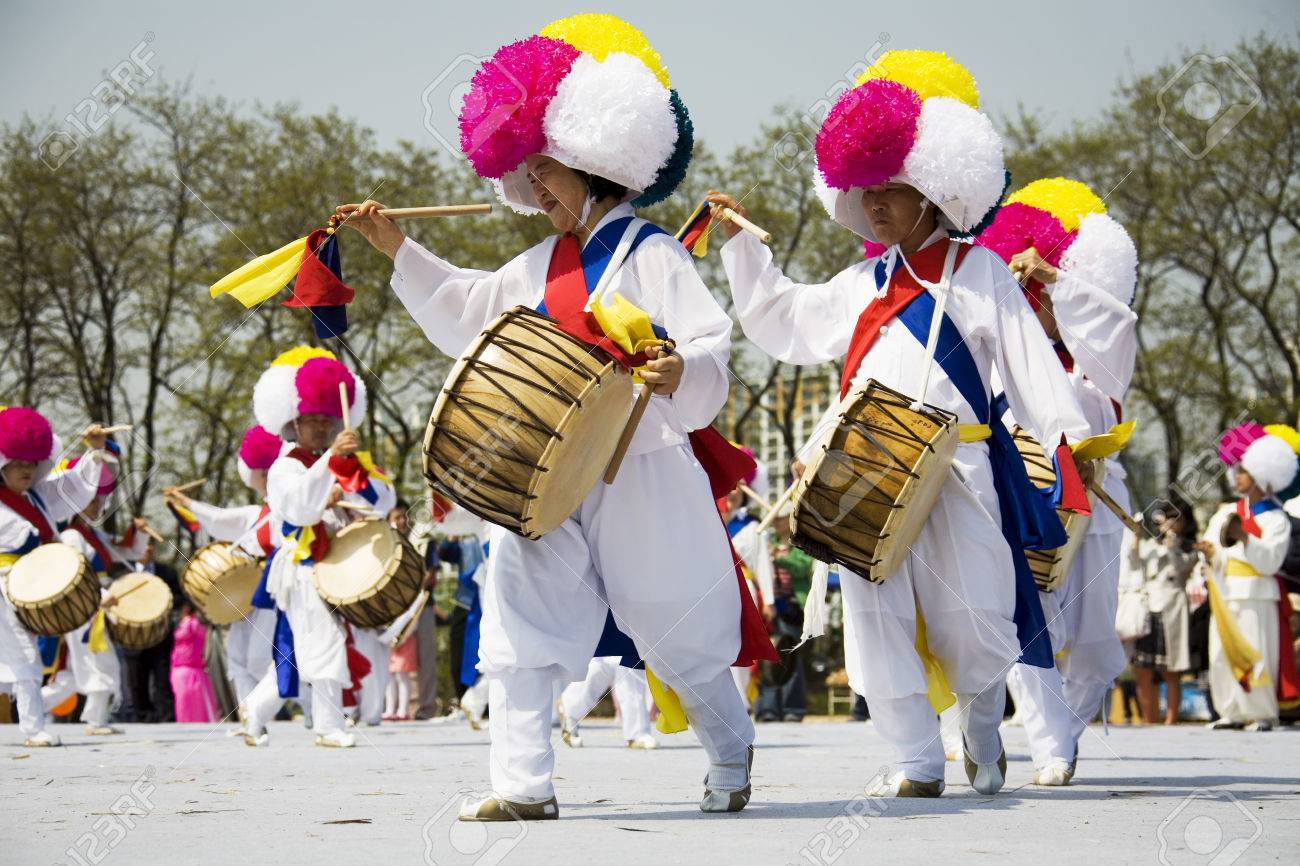 韓国 Pungmullori の伝統的な祭り の写真素材 画像素材 Image