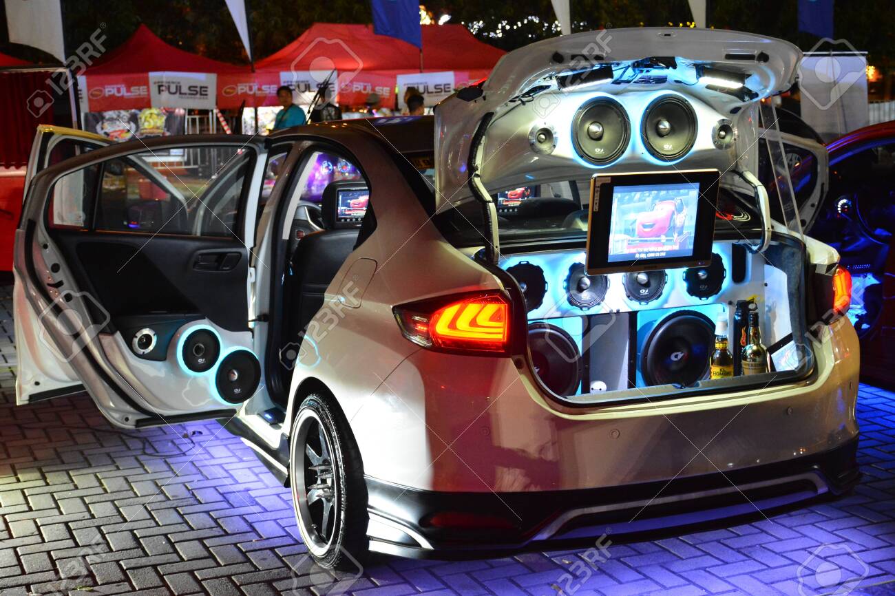Pasay Ph Dec 8 Honda Civic With Sound System And Led Screen At Bumper To Bumper Car Show On December 8 2018 In Pasay Philippines Stock Photo Picture And Royalty Free Image Image 146636988