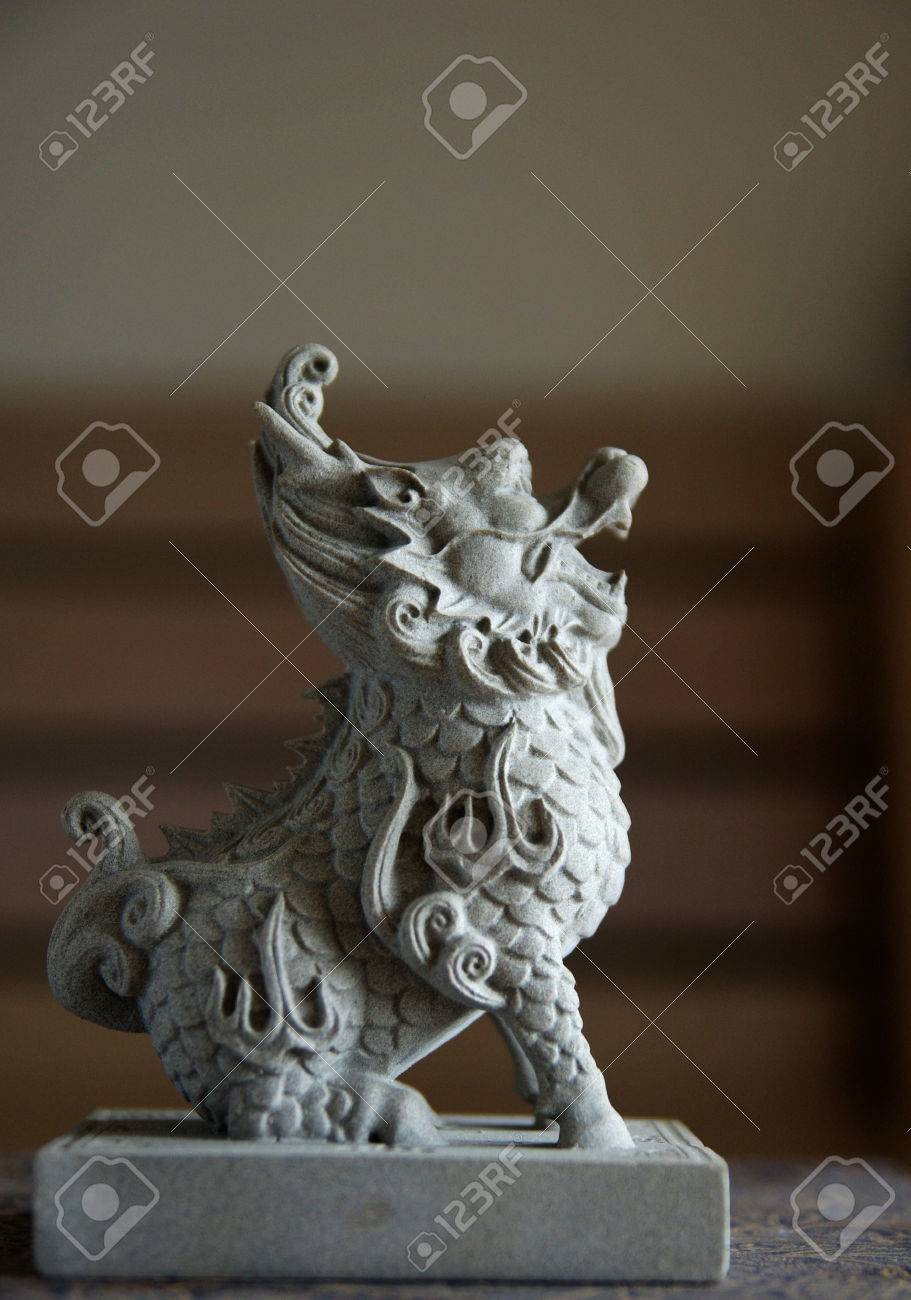 超絶技巧】石の彫刻作品『八匹の亀』中国縁起物[長さ30×幅22×高さ10cm
