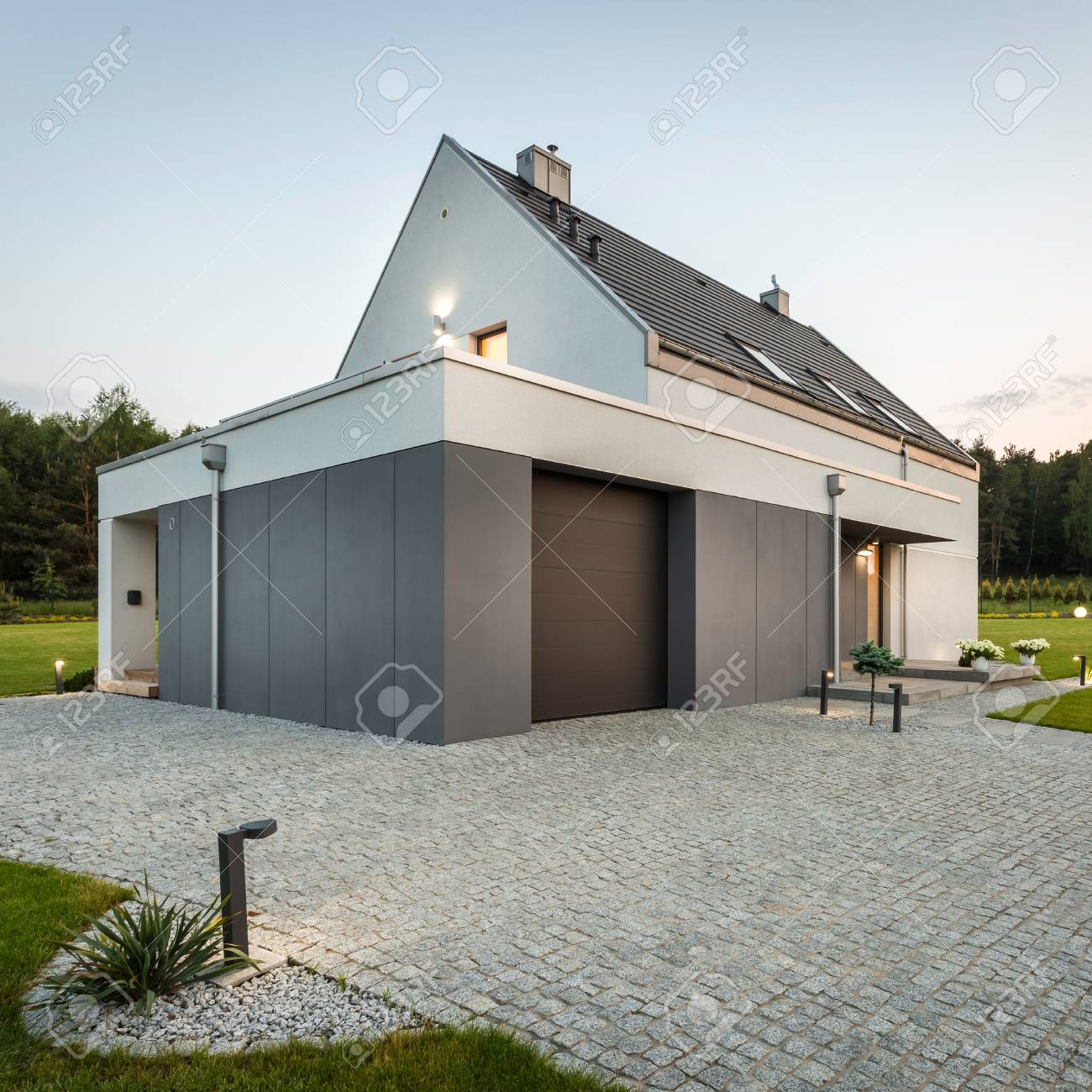 moderner hausarchitekturstein bien zenker moderne und einfache architektur haus mit steinfahrstraße dekorative beleuchtung breiten hinterhof standard und einfache mit steinfahrstraße moderner hausarchitekturstein bien zenker moderne und einfache architektur haus mit steinfahrstraße dekorative beleuchtung breiten hinterhof standard und einfache mit steinfahrstraße