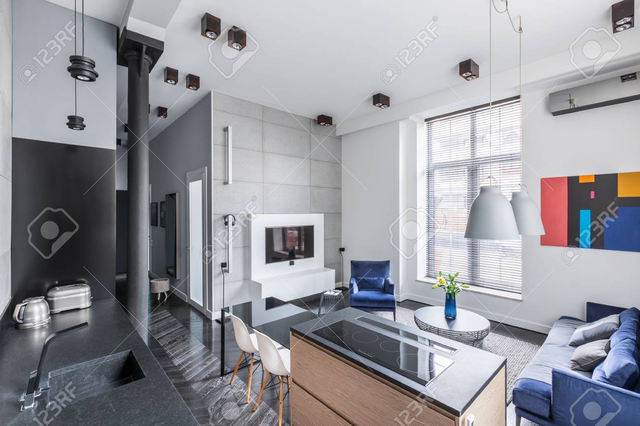 Intérieur de la maison moderne avec plan d\u0027étage ouvert