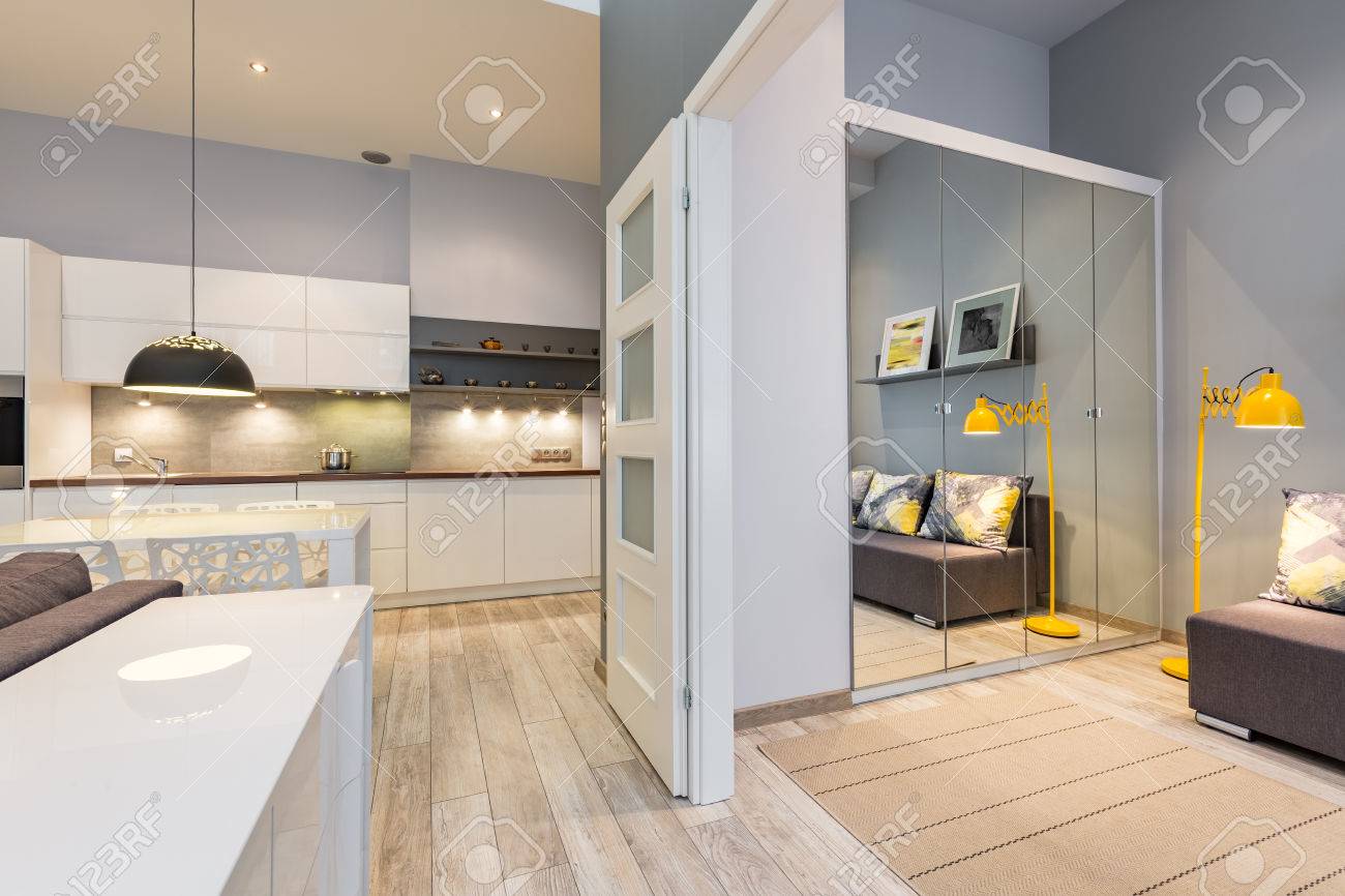 Nuovo Appartamento Di Design Con Cucina Funzionale E Porta ... Nuovo Appartamento Di Design Con Cucina Funzionale E Porta ...