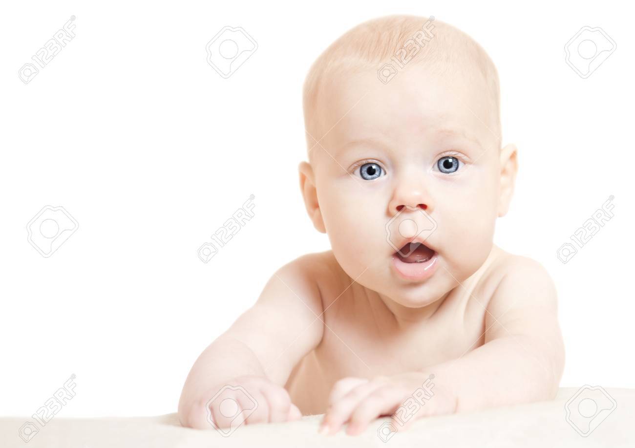 Bebe Couche Sur Le Ventre Sur Une Couverture Trois Mois Enfant Banque D Images Et Photos Libres De Droits Image