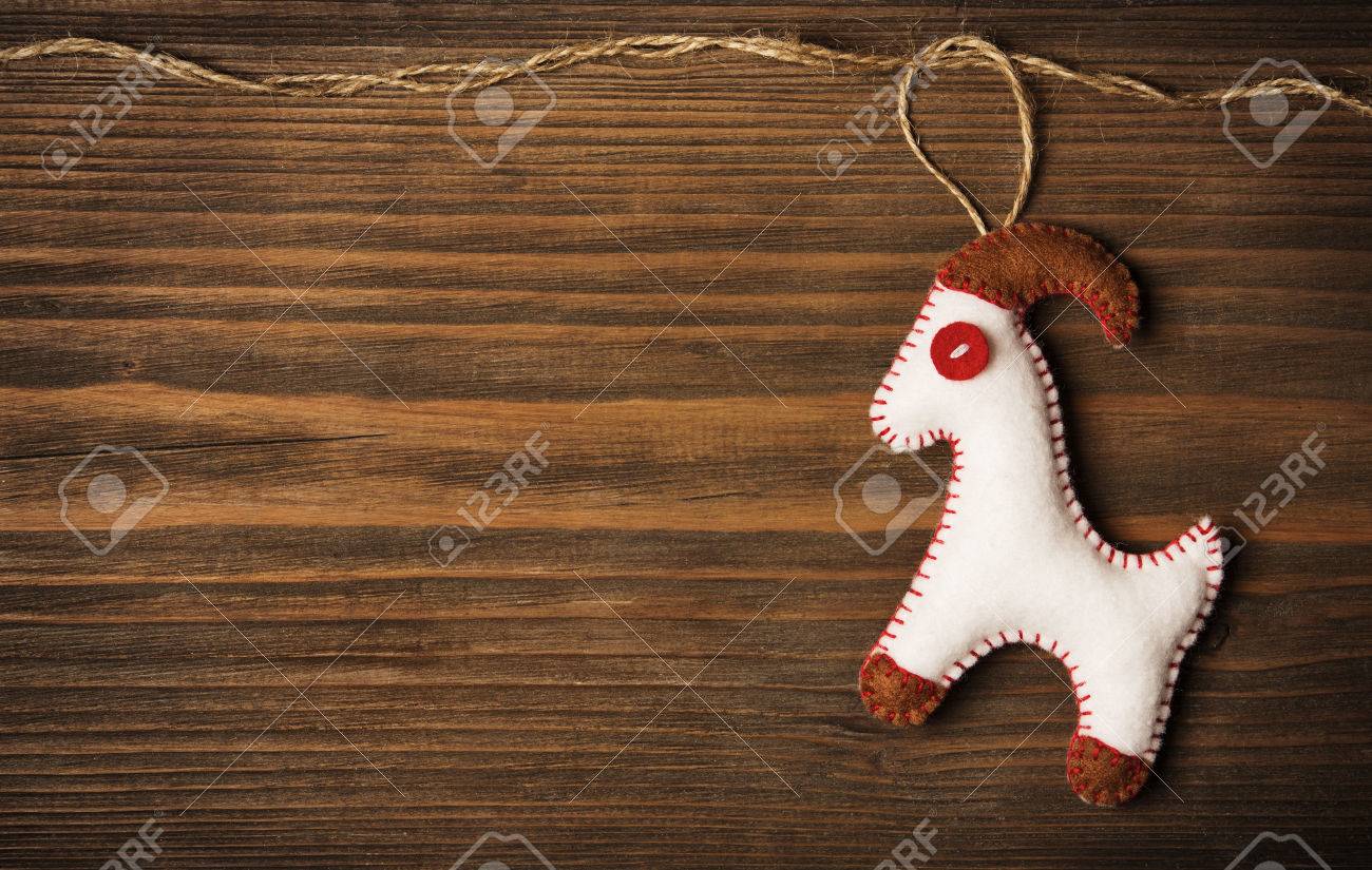 Weihnachten Dekoration Hangen Toy Grunge Holzerne Hintergrund 2015 Neue Jahr Der Ziege Getreide Braun Holz Wand Weihnachten Dekorative Textur Lizenzfreie Fotos Bilder Und Stock Fotografie Image 33657180