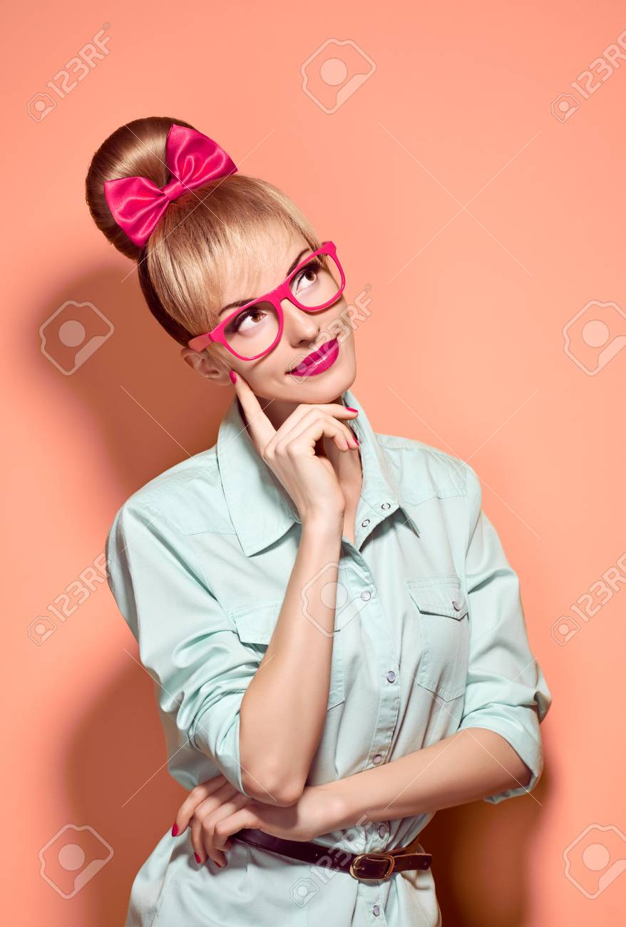 Scarica Gratis Images Mode Beaute Femme Ringard Dans Des Verres Elegants Penser Idee le plus cool salutations