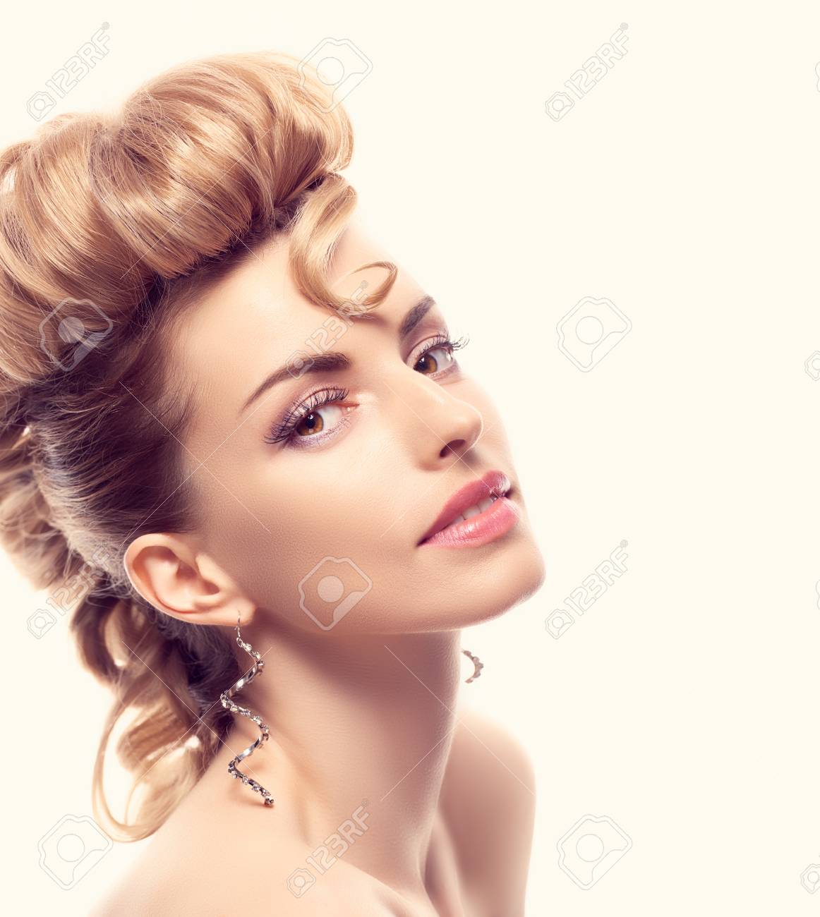 Fashion Mohawk Hairstyle Natural Makeup Fashion Beauty Woman