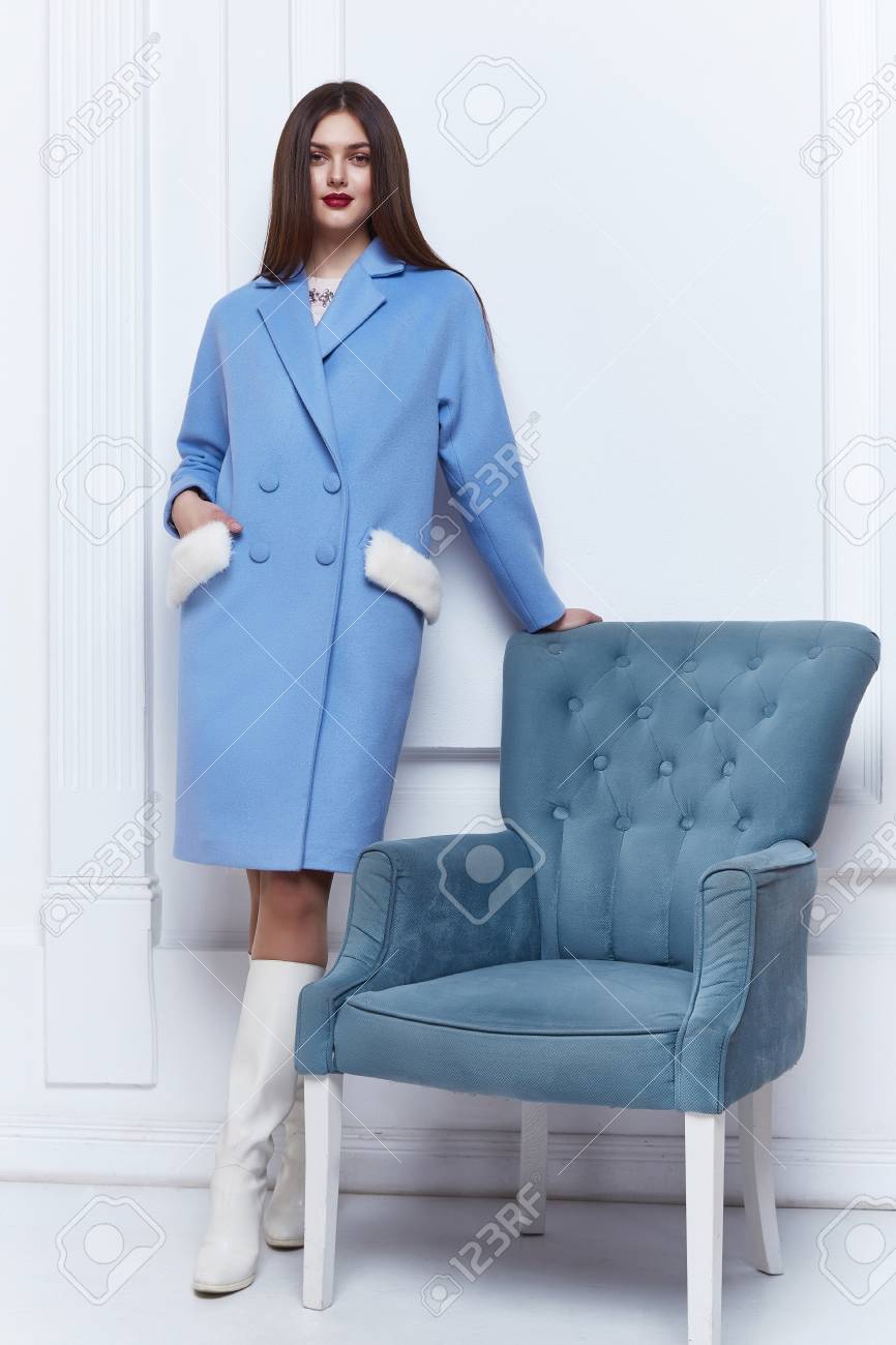 Business Woman Wear Casual Clothes Style For Winter Autumn Fashion Model Natural Cashmere Wool Coat Brunette Business Woman Wear Casual Clothes Style For Winter Autumn Fashion Model Natural Cashmere Wool Coat Brunette