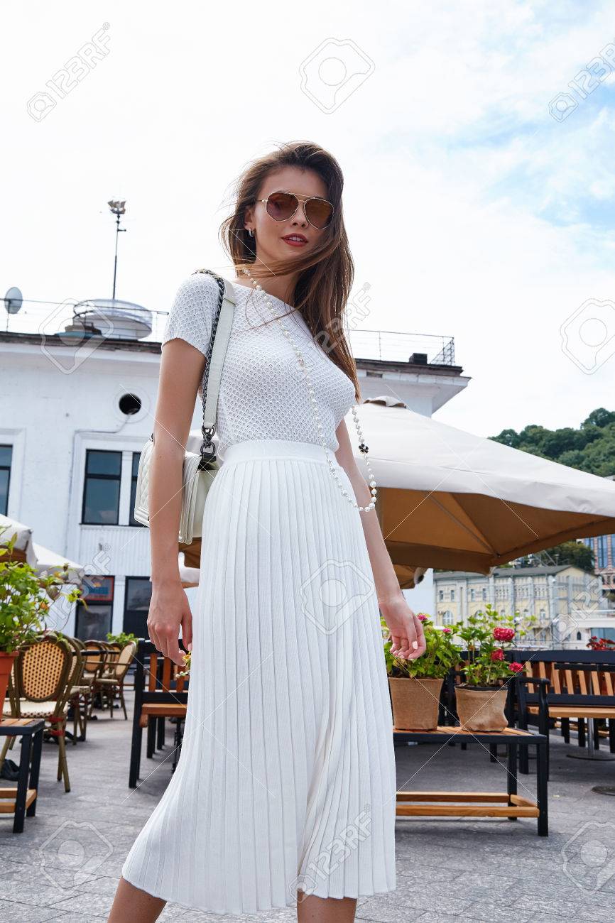 Brunette Sexy Woman Fashion Style Street Look Elegant Walk Cafe