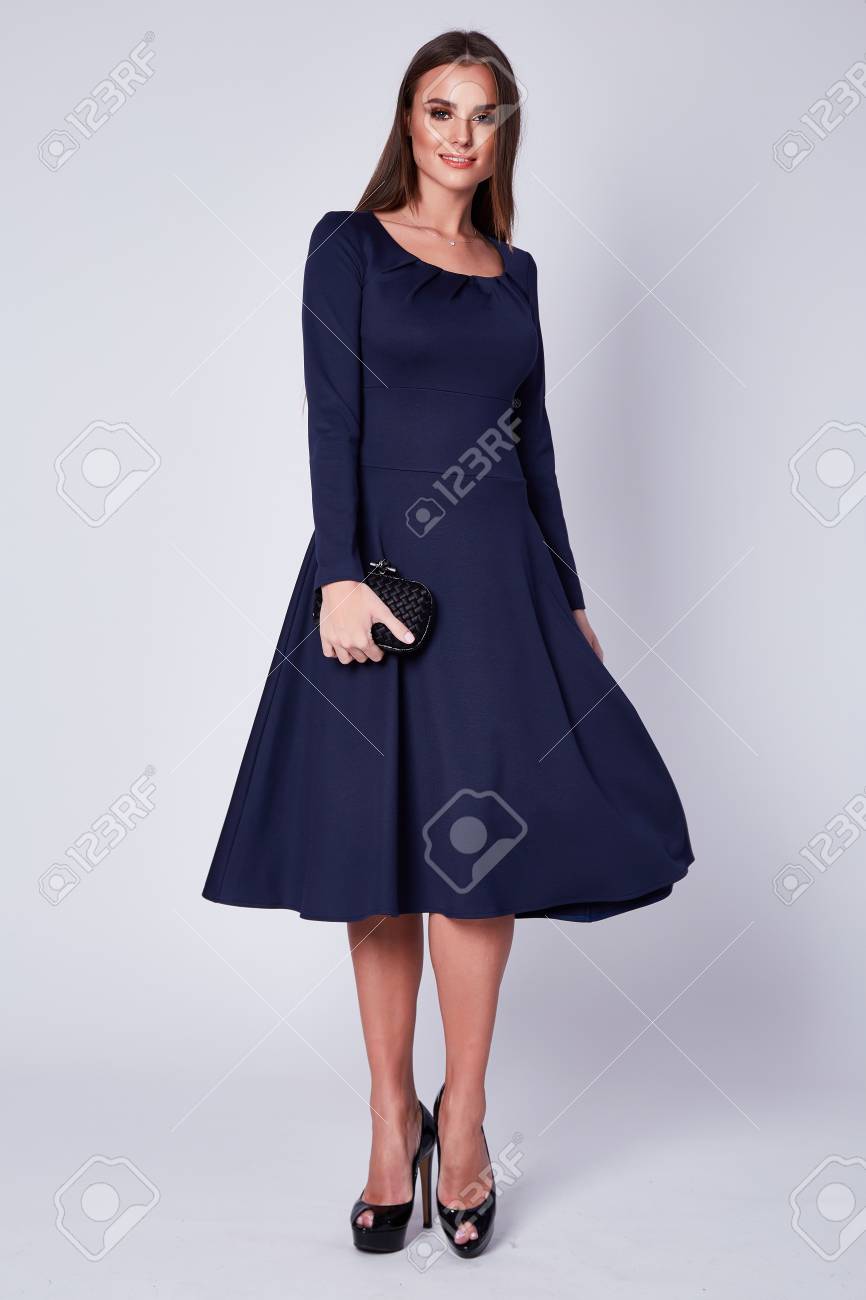 vestido elegante de moda elegante joven hermoso de la señora de la