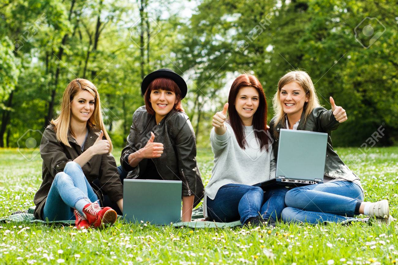 Present continuous картинки. Вечеринка картинка для описания. Студенты в англии. Present continuous картинки для описания. Группа людей.