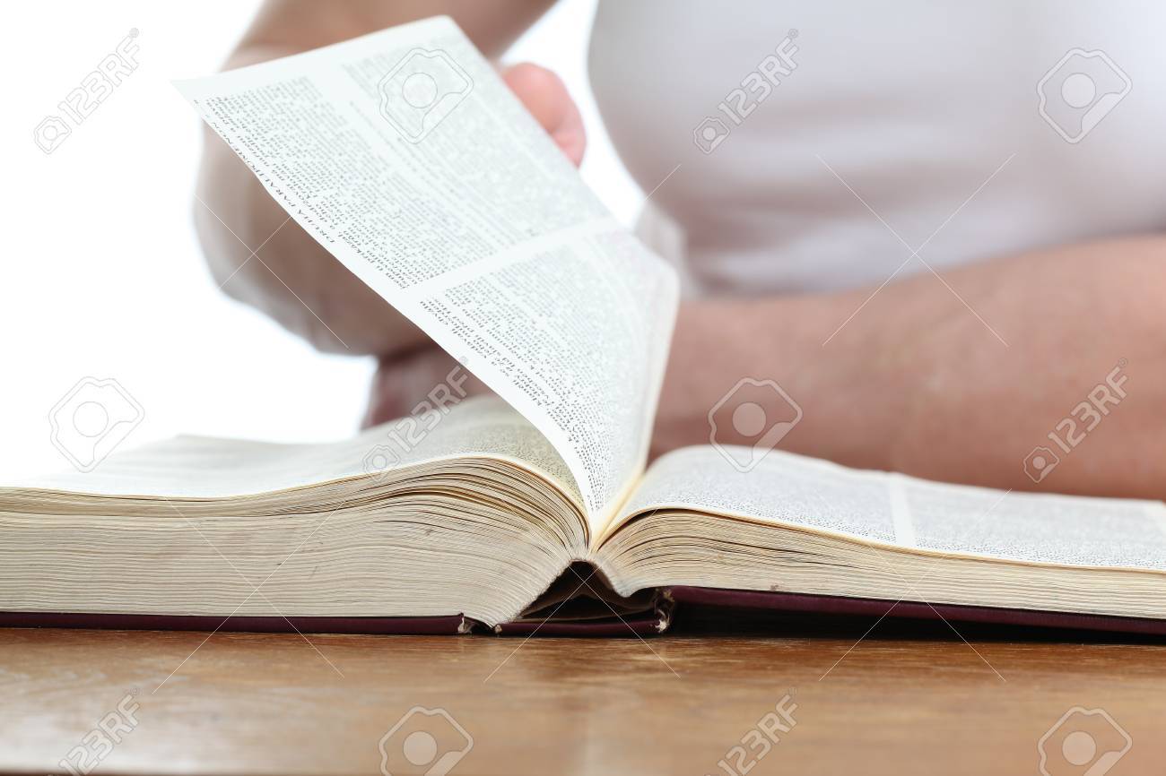 男の聖書浅い被写し界深度のページをめくる の写真素材 画像素材 Image 男の聖書浅い被写し界深度のページをめくる の写真素材 画像素材 Image