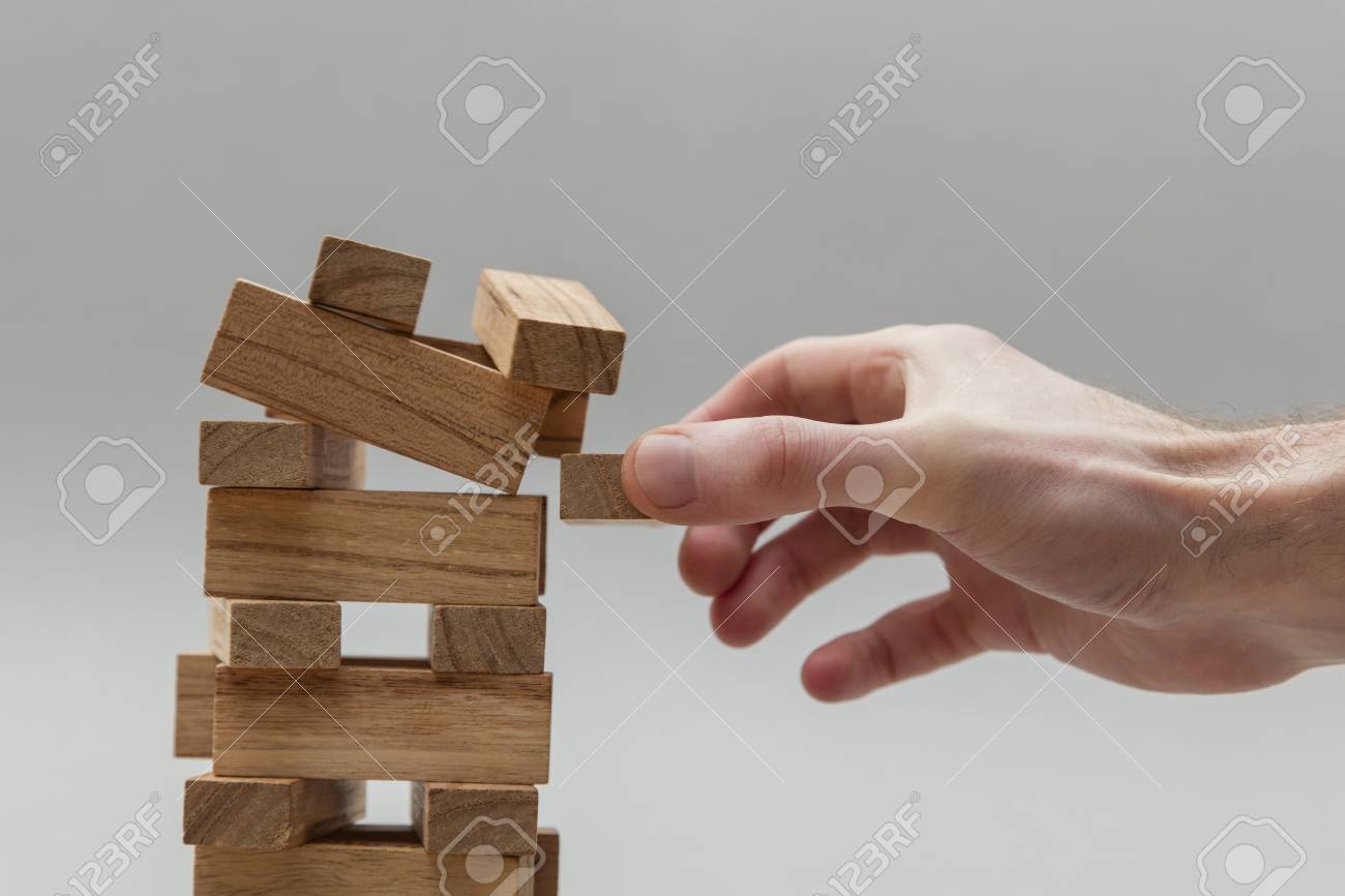 木製のブロックを積み重ねる男性の手 事業開発と成長コンセプト の写真素材 画像素材 Image 9157