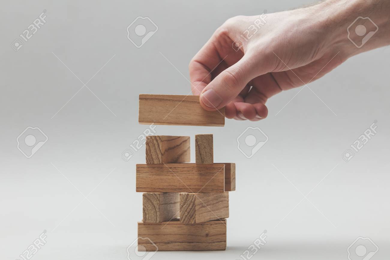 木製のブロックを積み重ねる男性の手 事業開発と成長コンセプト の写真素材 画像素材 Image