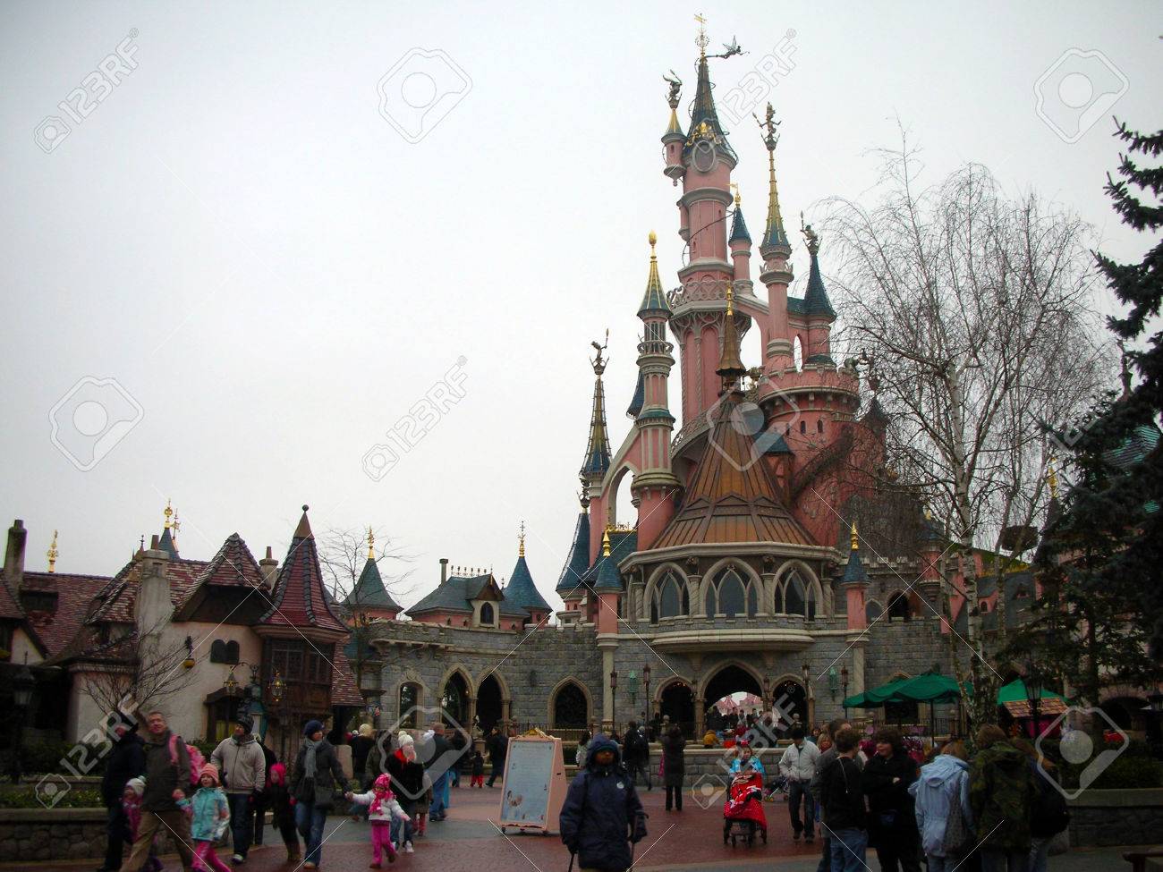 snow white castle disneyland