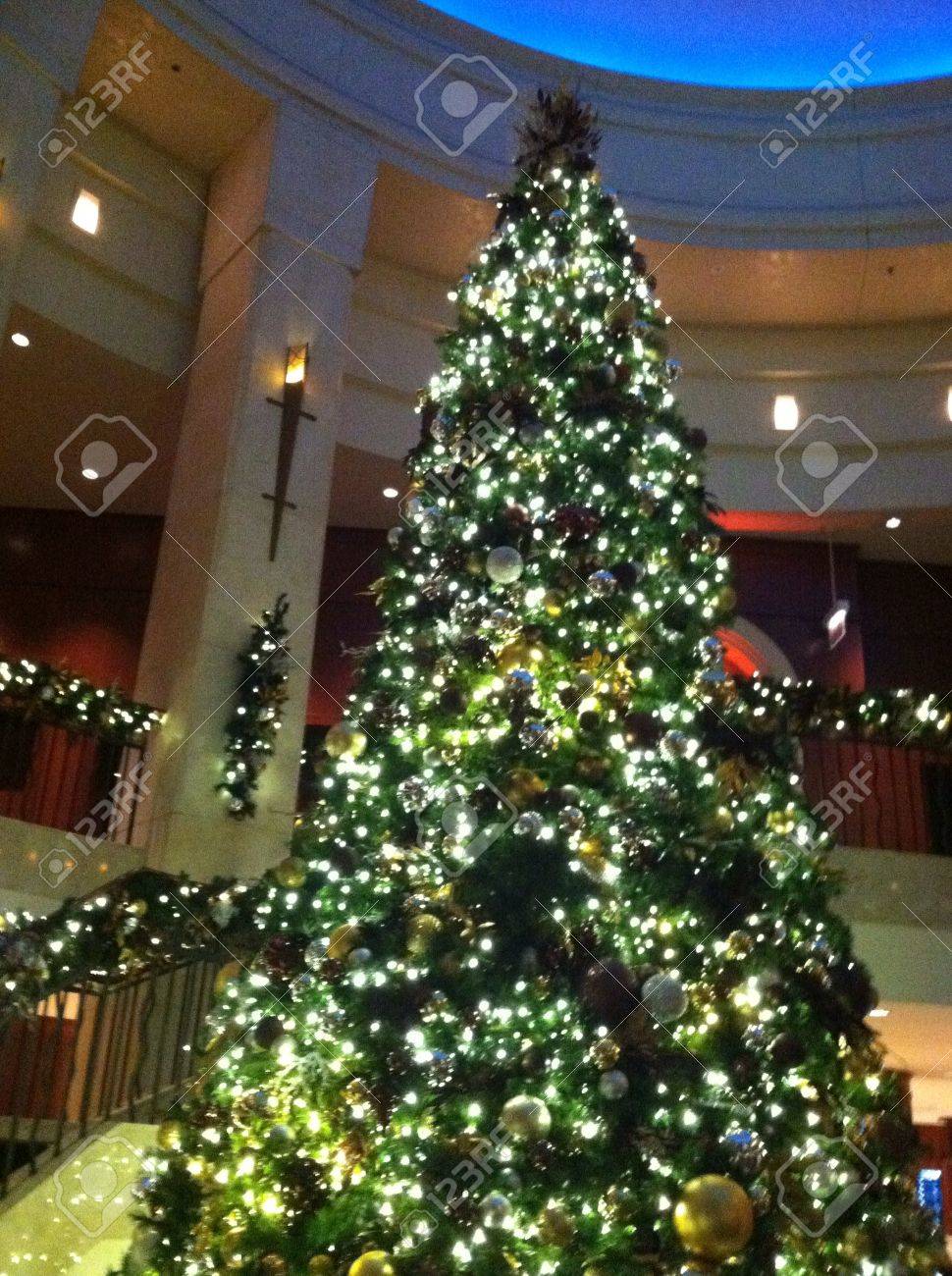 ホテルのロビーのクリスマス ツリー の写真素材 画像素材 Image