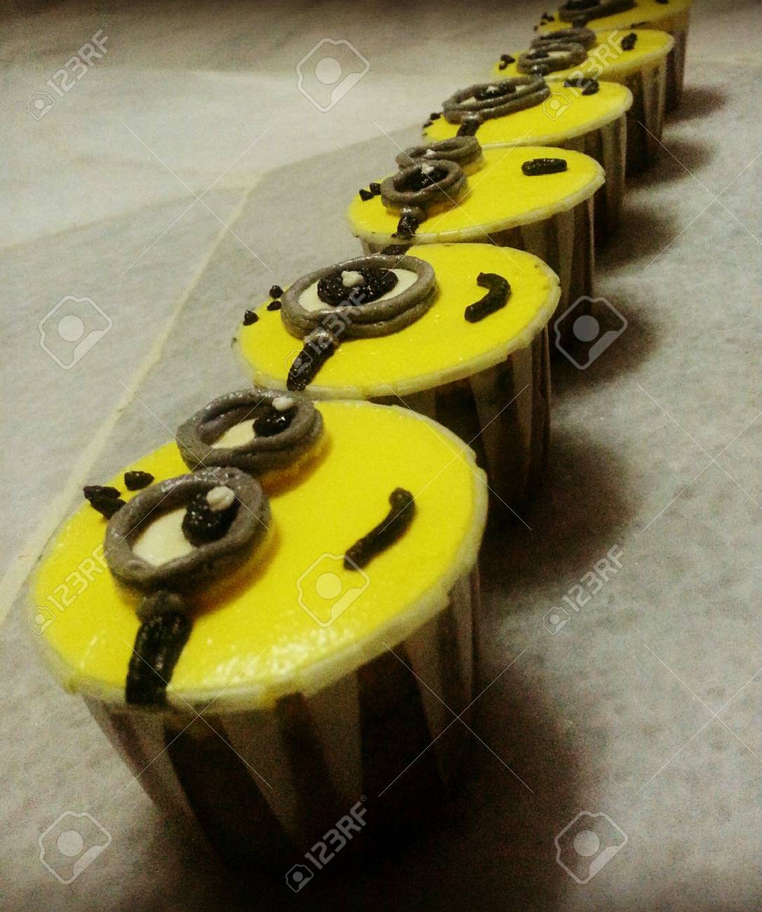 cute minions cupcakes with