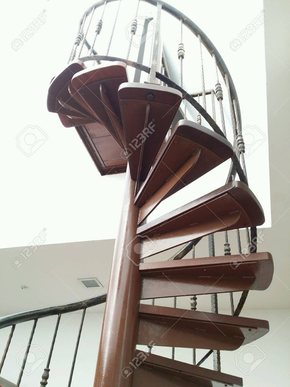 螺旋階段の家の設計 の写真素材 画像素材 Image