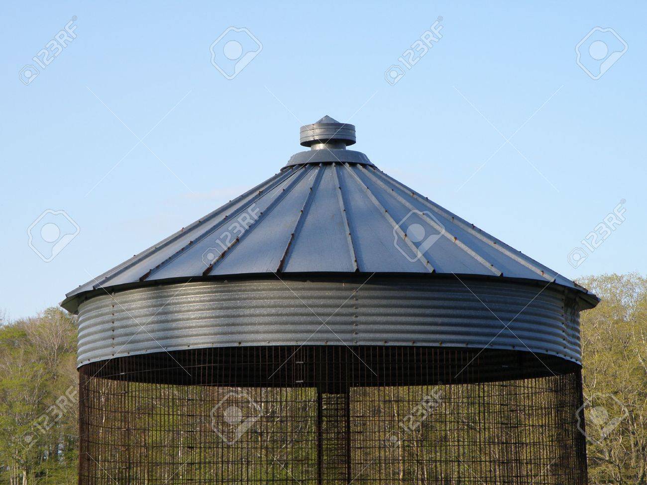 aluminum corn silo with top vent corn silo