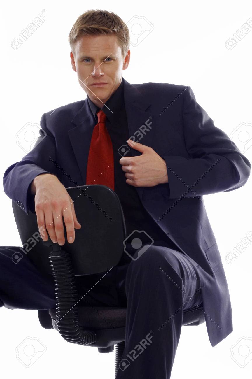 椅子に腰掛けて ビジネス スーツを着た男 の写真素材 画像素材 Image