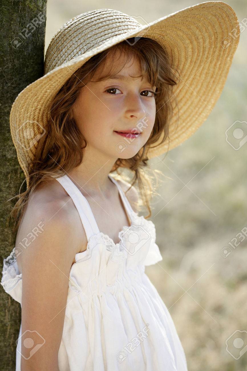 麦わら帽子の女の子 の写真素材 画像素材 Image