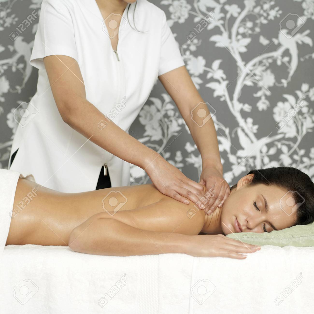 Relaxing body massage Clearance