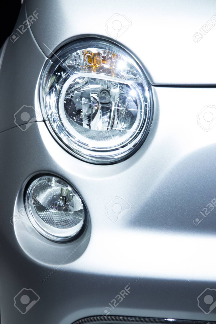 イラストや車のヘッドライトにクローズ アップ の写真素材 画像素材 Image