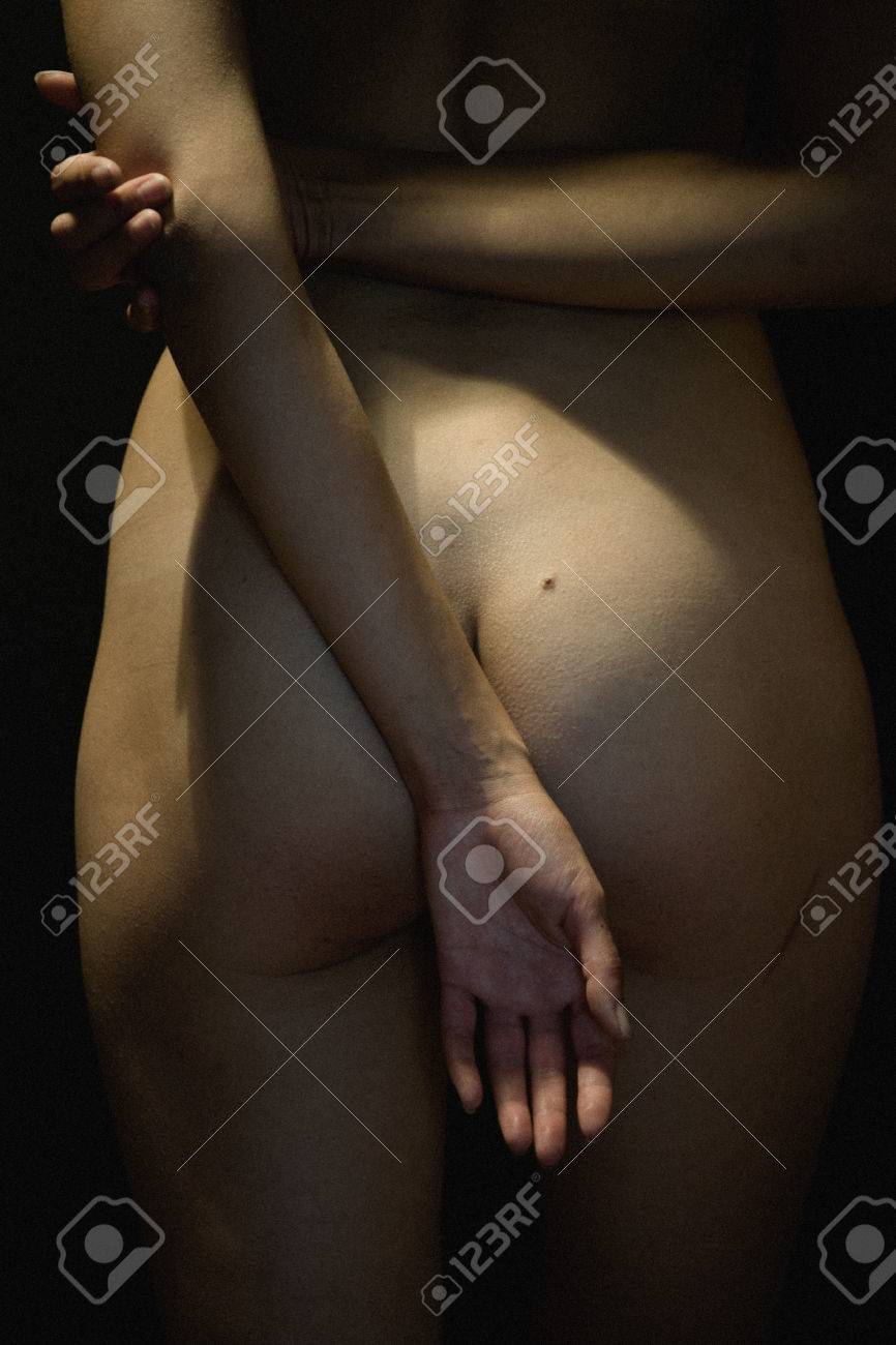 Womans Mano En El Culo Desnudo, Fotografía Artística De Cerca Fotos,  retratos, imágenes y fotografía de archivo libres de derecho. Image 34526023