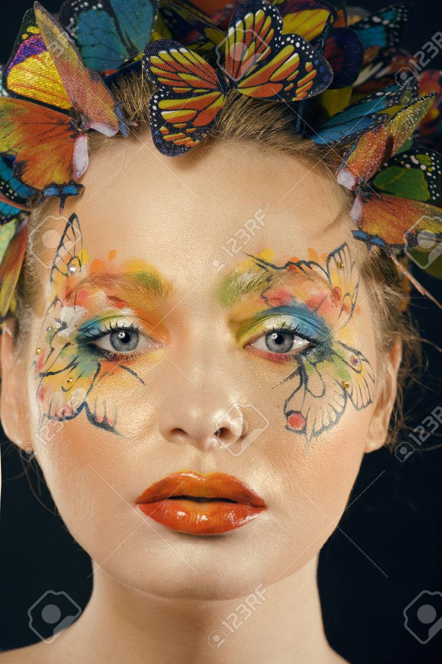 女性の顔と蝶のアートプリント レジンアート 女性の顔と蝶のアートプリント レジンアート