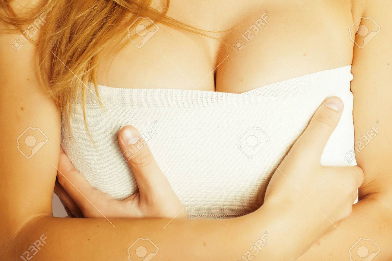 Закрыть Картину Больших Сисек В Бинт После Операции, Сексуальное Размер  Фотография, картинки, изображения и сток-фотография без роялти. Image  45199141