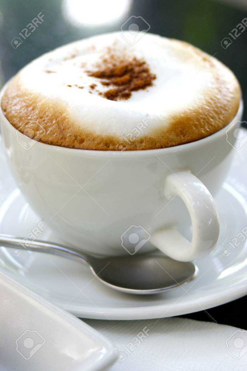 ホット カプチーノ コーヒーのカップ の写真素材 画像素材 Image