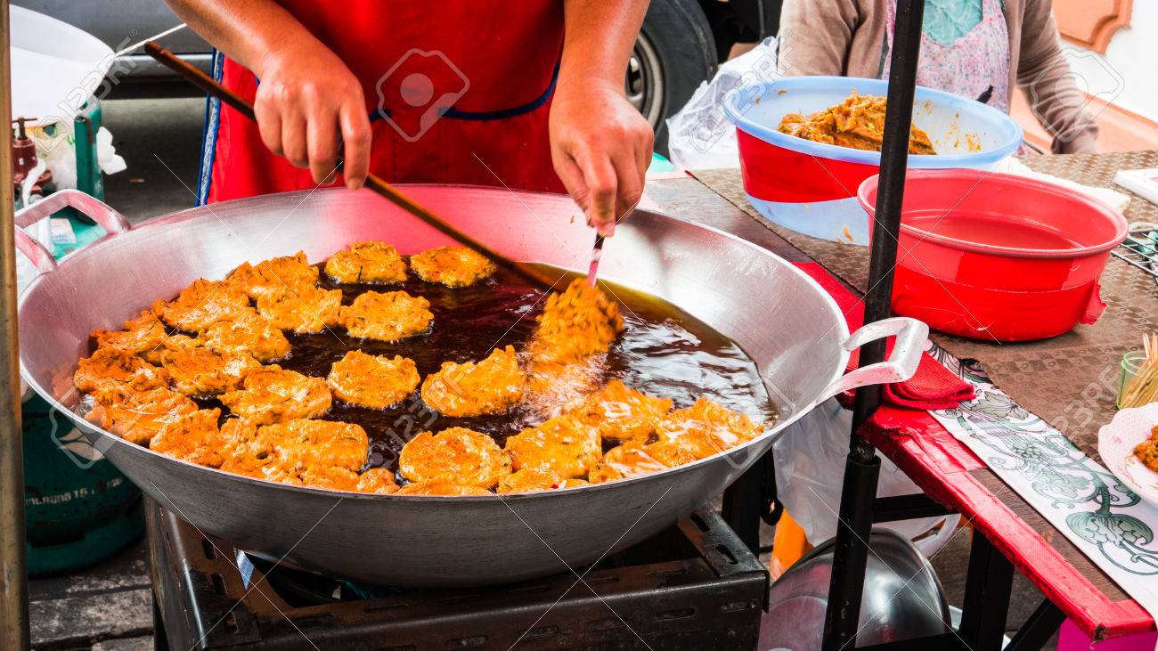 9 月 7 日タイ バンコク タイ食品油で揚げた魚を販売するベンダー偽物バンコク アジア タイの寺で地元の市場 の写真素材 画像素材 Image 9 月 7 日タイ バンコク タイ食品油で揚げた魚を販売するベンダー偽物バンコク アジア タイの寺で地元の市場 の写真素材 画像素材 Image
