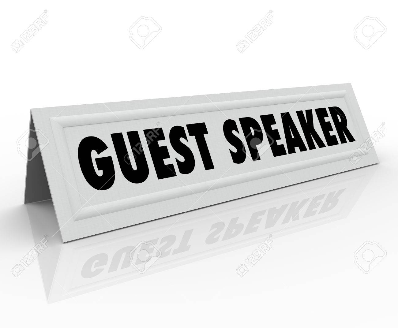 人 会議 会議やパネル討論で話をする人の名前を説明するために紙の折り畳まれたテント カード上の単語のゲスト スピーカー の写真素材 画像素材 Image