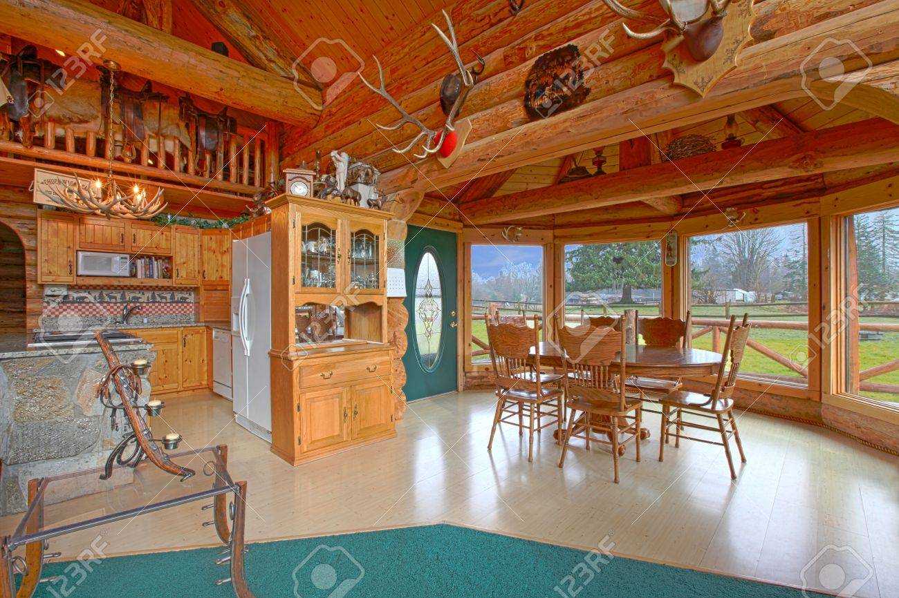 Cabaña Rústica En La Sala De Caballo De La Granja Comedor Y Cocina ... Cabaña Rústica En La Sala De Caballo De La Granja Comedor Y Cocina ...