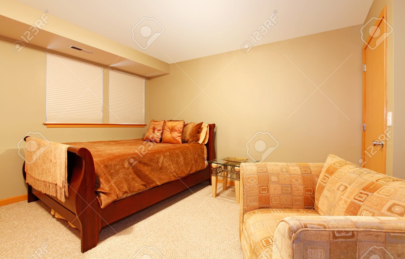 Simple Bedroom With Single Bed garden level simple guest bedroom with one single bed and large Simple Bedroom With Single Bed garden level simple guest bedroom with one single bed and large