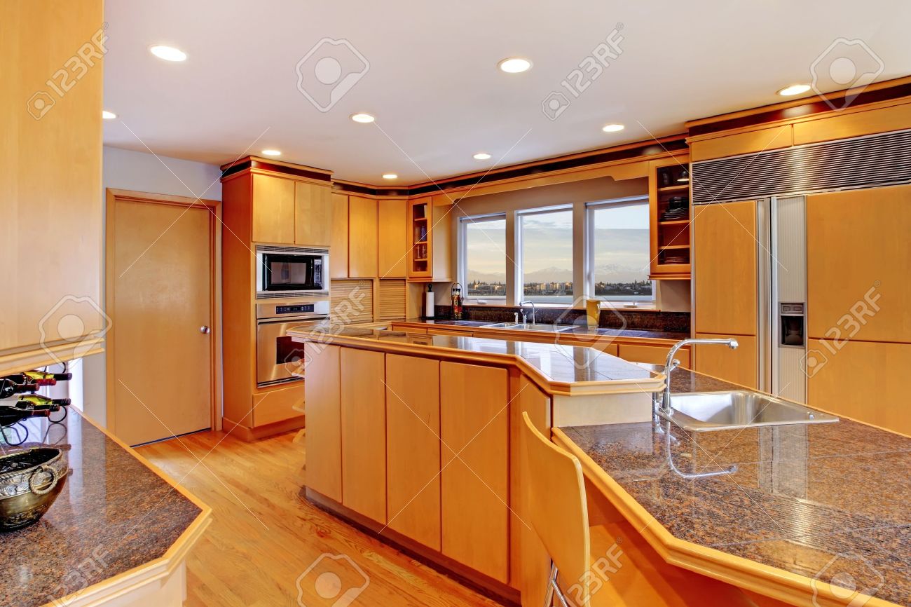 Large Luxury Modern Wood Kitchen With Granite Counter Tops And Large Luxury Modern Wood Kitchen With Granite Counter Tops And