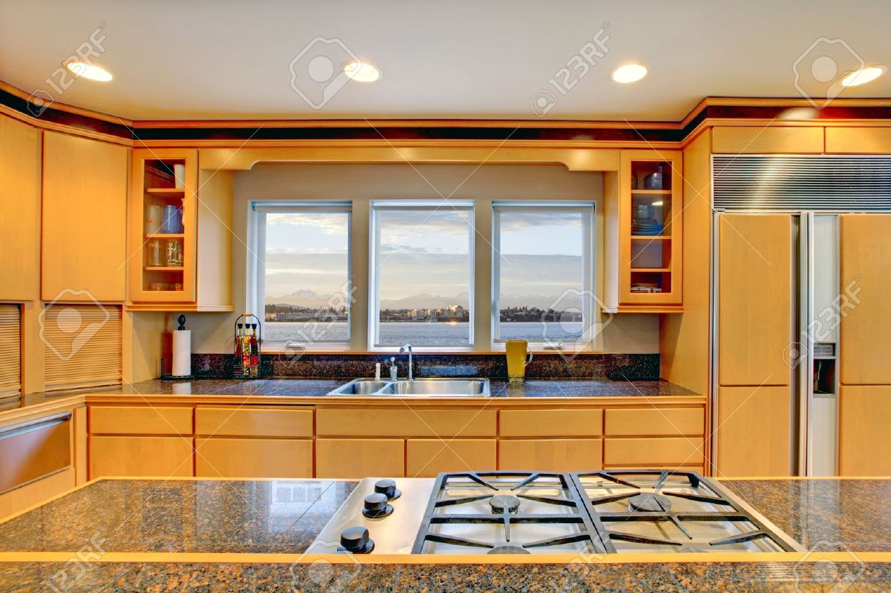Large Luxury Modern Wood Kitchen With Granite Counter Tops And Large Luxury Modern Wood Kitchen With Granite Counter Tops And