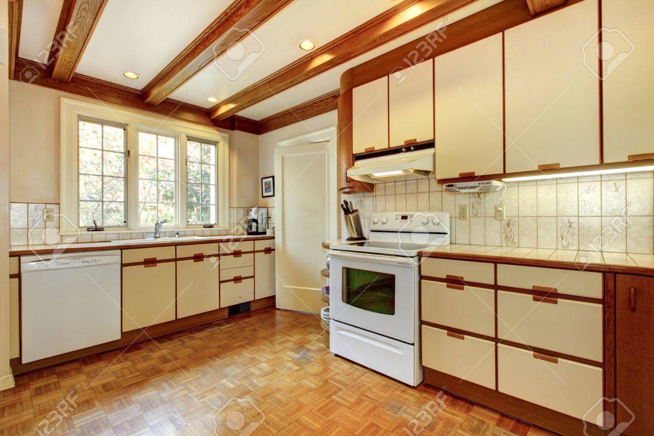 Simple White Kitchen old simple white and wood kitchen with hardwood floor and white Simple White Kitchen old simple white and wood kitchen with hardwood floor and white