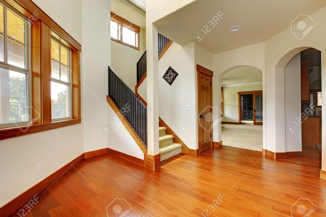 Belle Maison Avec Entrée Plancher De Bois. Nouvel Intérieur Maison ... Belle Maison Avec Entrée Plancher De Bois. Nouvel Intérieur Maison ...