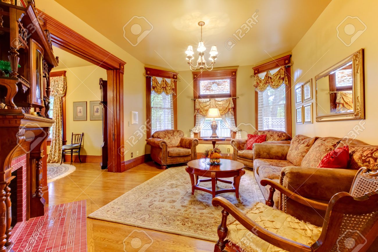 Historical Old Antique Living Room Interior In American House. Stock Photo, Picture And Royalty Free Image. Image 18456959.