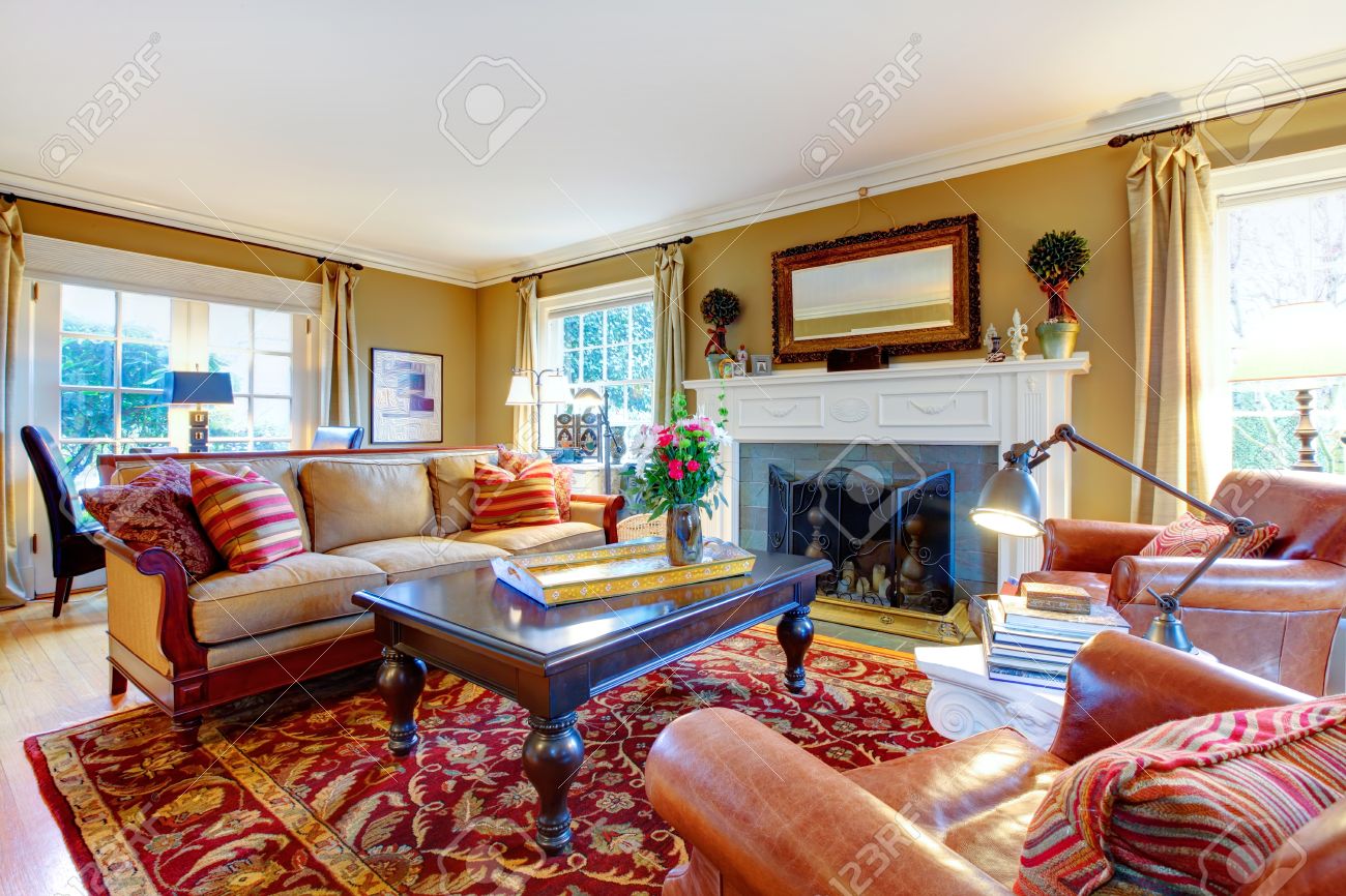 Sala De Estar Acogedora Con Paredes De Color Claro Tono Muebles