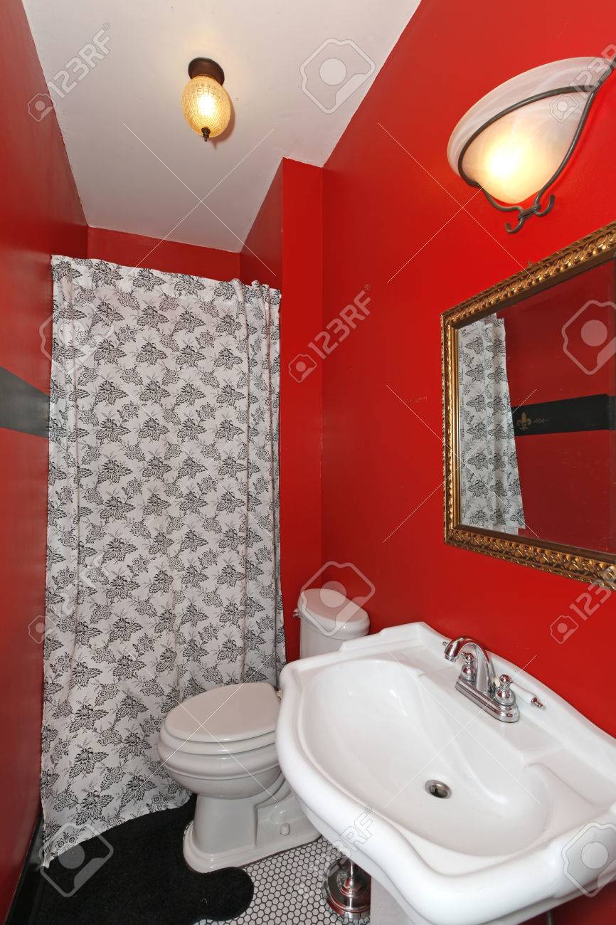 Featured image of post Small Red And Black Bathroom