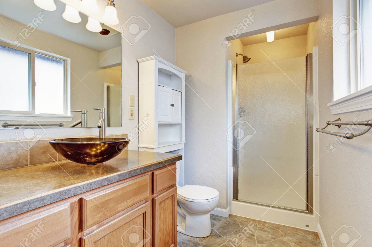 Meuble Salle De Bain Globus ~ int rieur salle de bain avec porte vitr e douche vanit en bois Meuble Salle De Bain Globus ~ int rieur salle de bain avec porte vitr e douche vanit en bois
