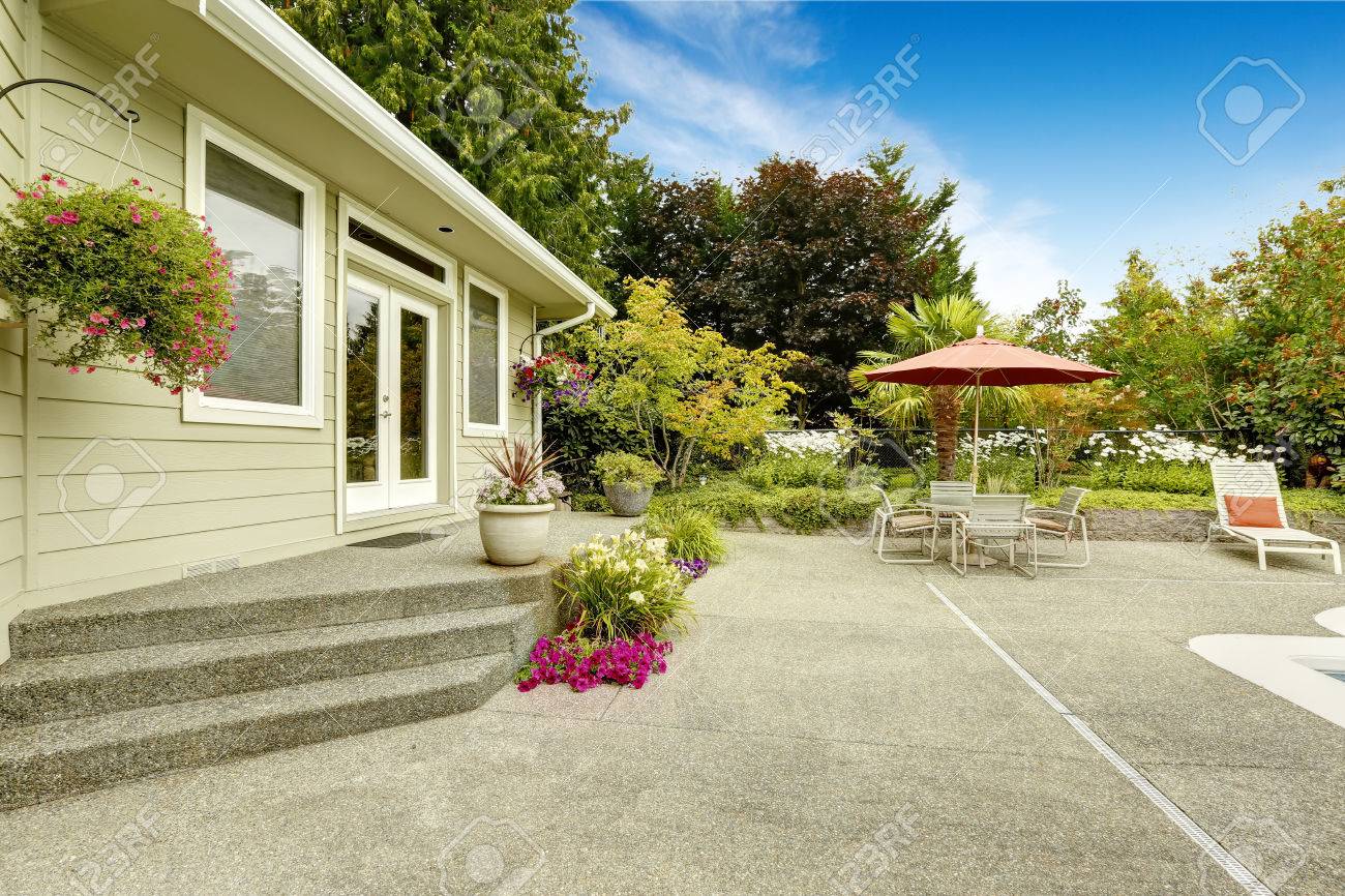 patio table flower pots deck backyard with flower pots and patio table set umbrella real estate in federal way with flower pots and patio table set umbrella stock patio table flower pots deck backyard with flower pots and patio table set umbrella real estate in federal way with flower pots and patio table set umbrella stock