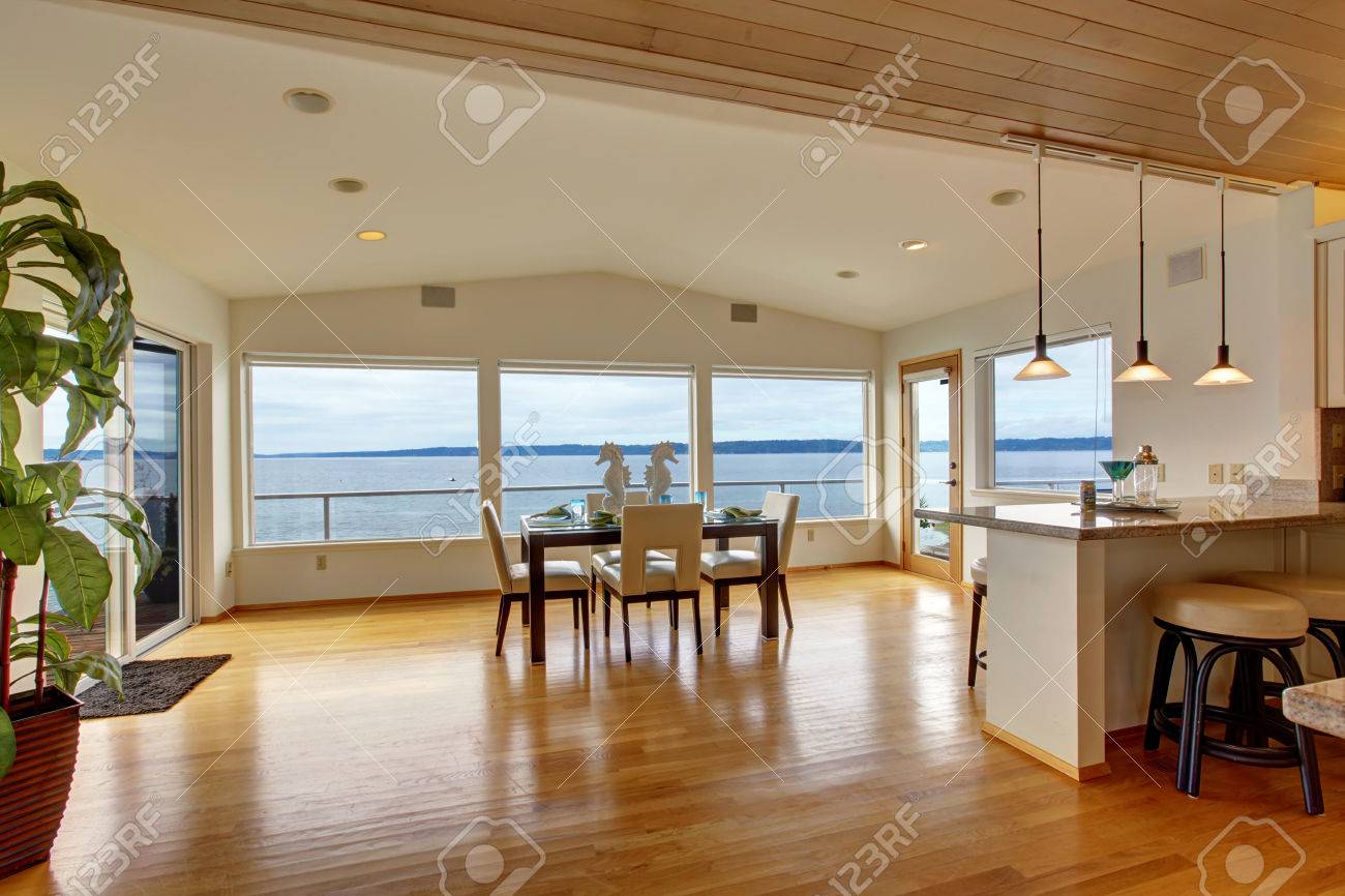 Interieur De La Maison De Luxe Lumineux Elegante Salle A Manger