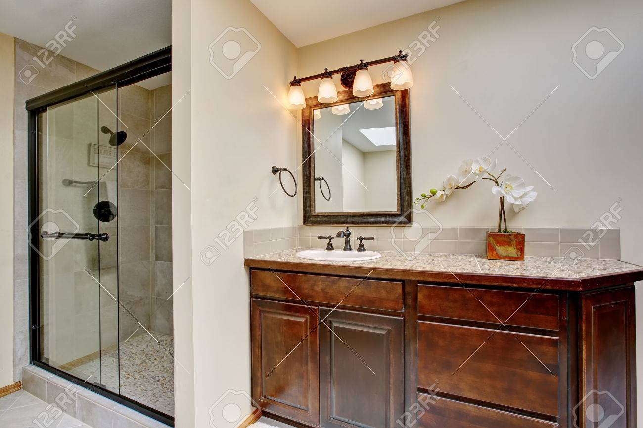 Modern Bathroom With Vanity Cabinet With Granite Counter Top