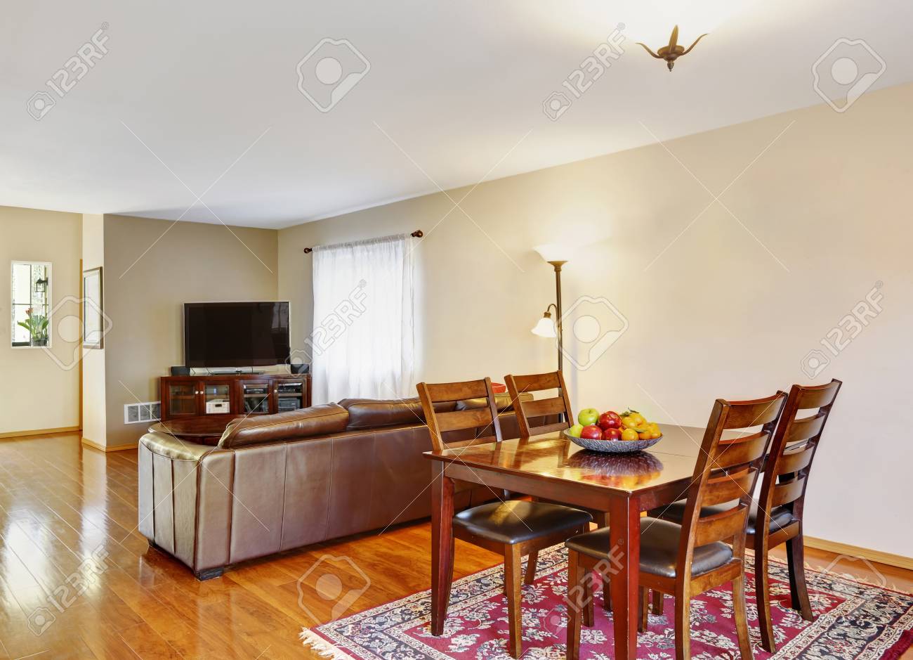 pale yellow dining room