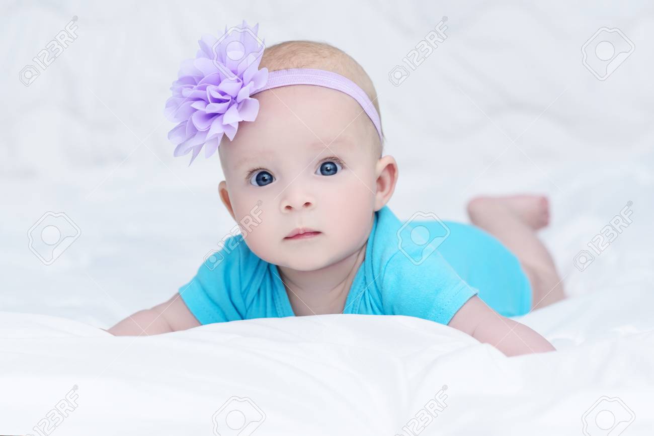 baby with bow on head